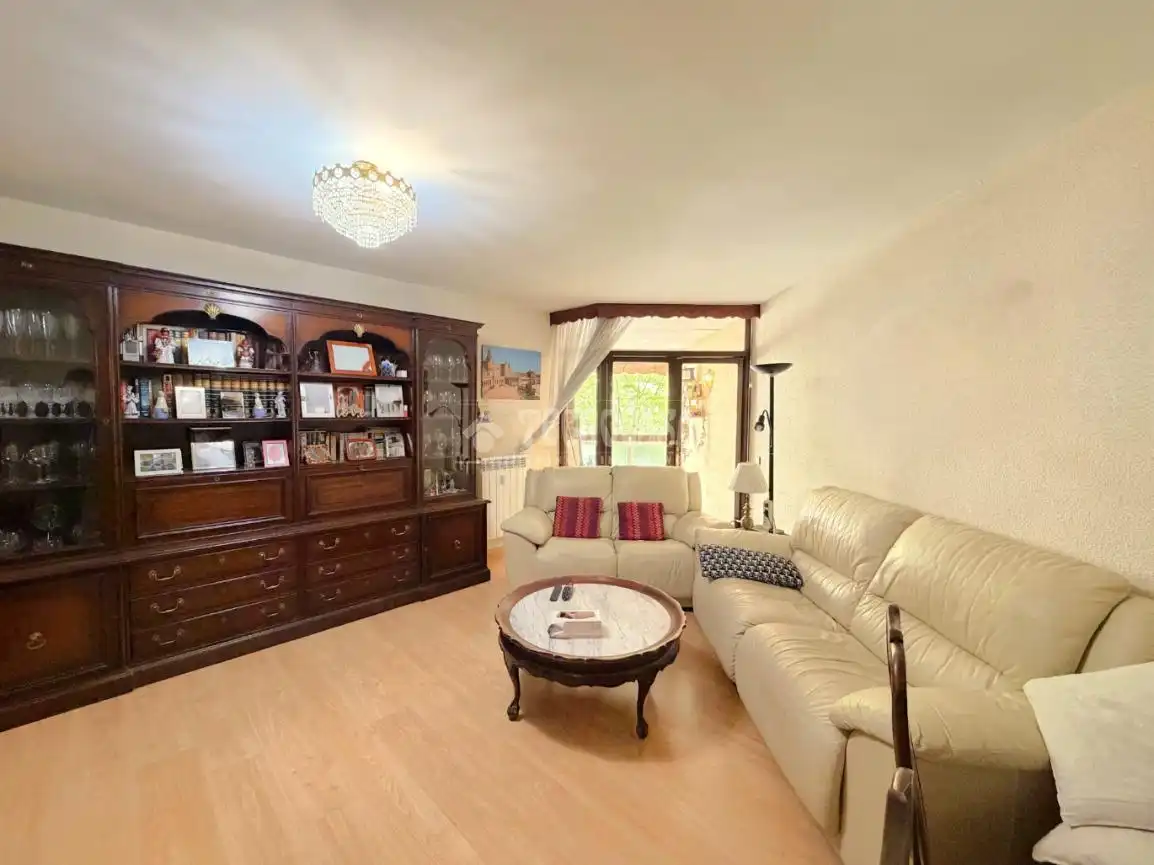 Sala de estar de Piso en venta en Madrid con Calefacción, Piscina y Piscina comunitaria