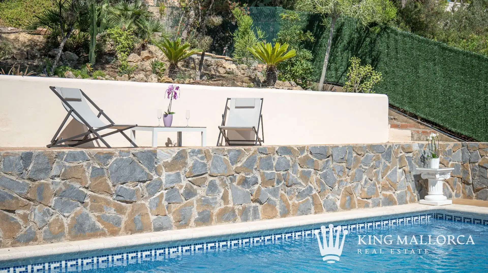 Schwimmbecken von Einfamilien-Reihenhaus zum Verkauf in Calvià mit Klimaanlage, Heizung und Privatgarten