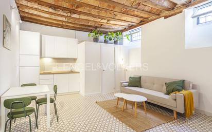 Living room of Flat for sale in  Madrid Capital