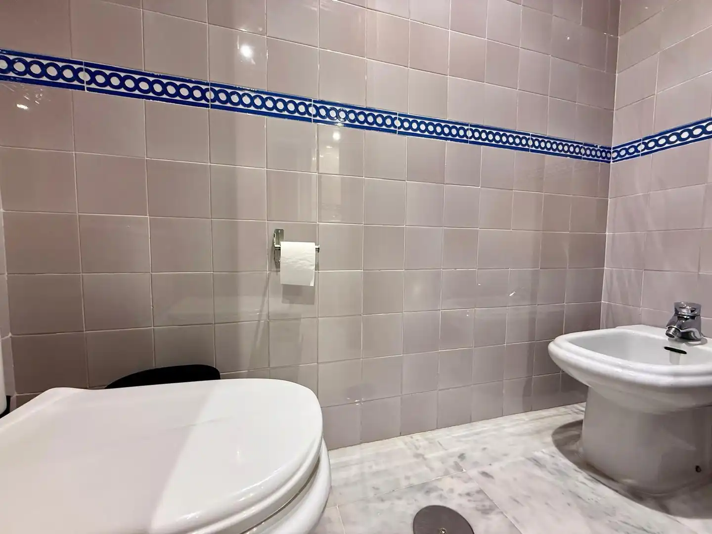 Bathroom of Flat for rent in Sevilla  with Air Conditioner, Heating and Furnished