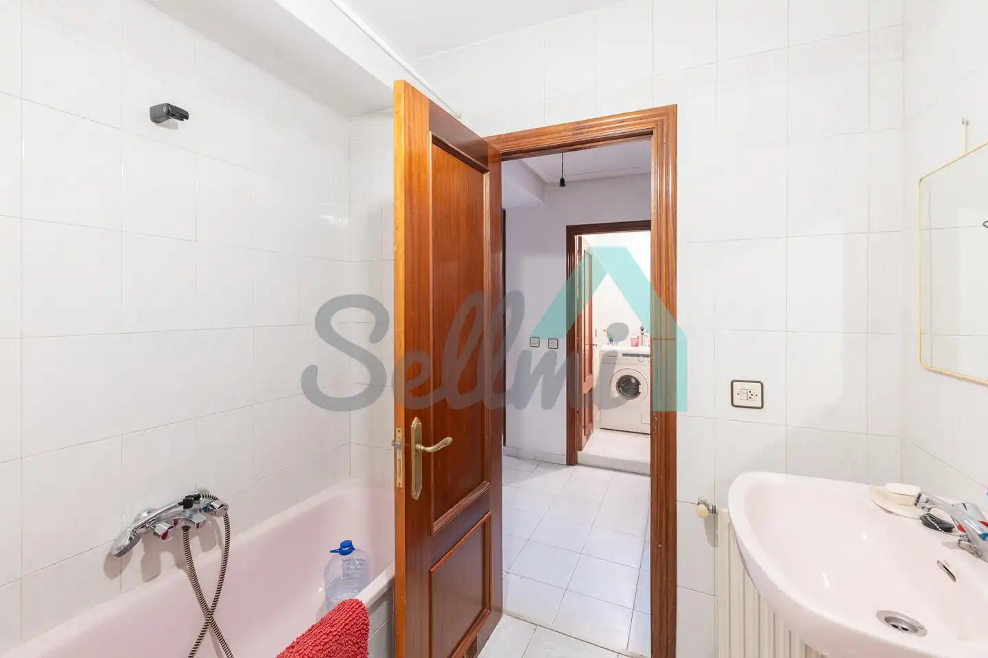 Badezimmer von Wohnung zum Verkauf in Lena mit Heizung, Parkett und Terrasse