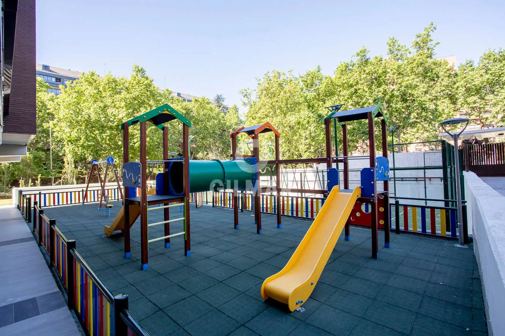 Vista exterior de Piso en venta en Madrid con Calefacción, Jardín privado y Piscina