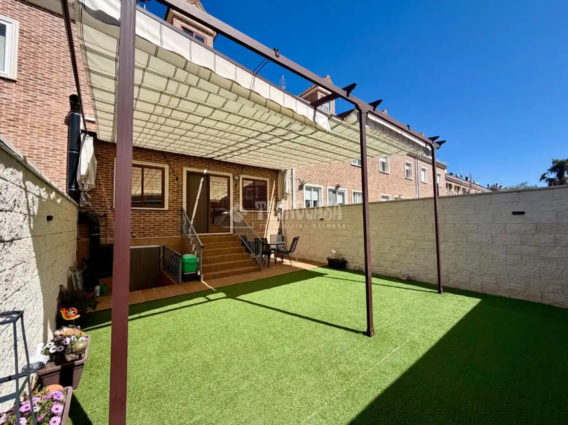 Terrasse von Einfamilien-Reihenhaus zum Verkauf in Azuqueca de Henares mit Klimaanlage und Heizung