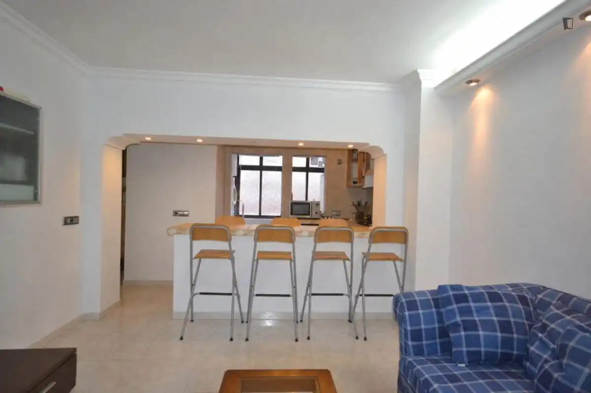 Cuina de Apartament per a compartir en  Palma de Mallorca amb Moblat, Forn i Rentadora