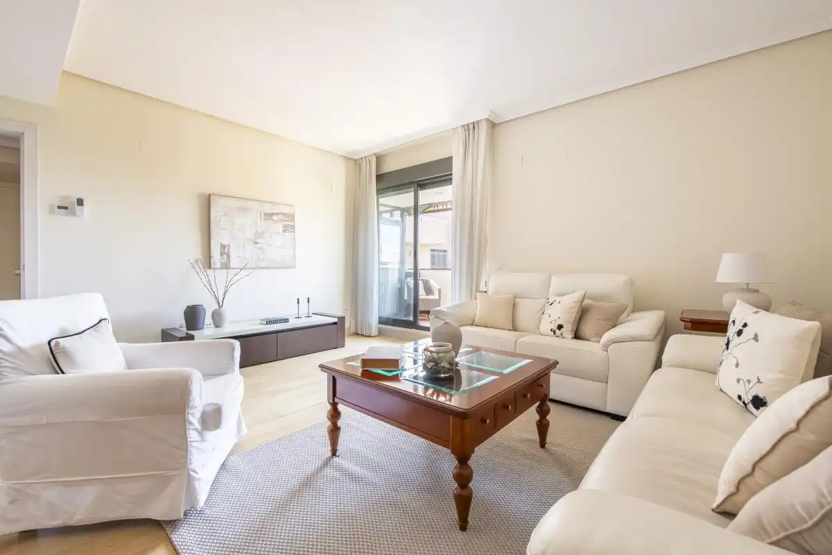 Sala d'estar de Àtic en venda en Pozuelo de Alarcón amb Aire condicionat, Calefacció i Jardí privat