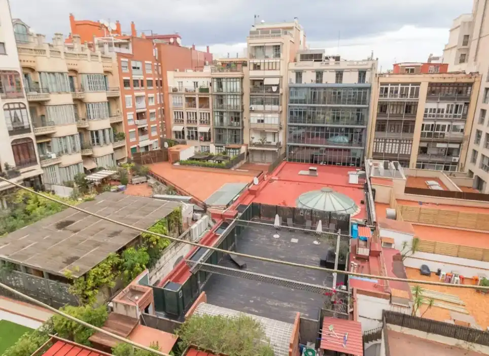 Vista exterior de Pis en venda en Barcelona amb Aire condicionat, Calefacció i Balcó