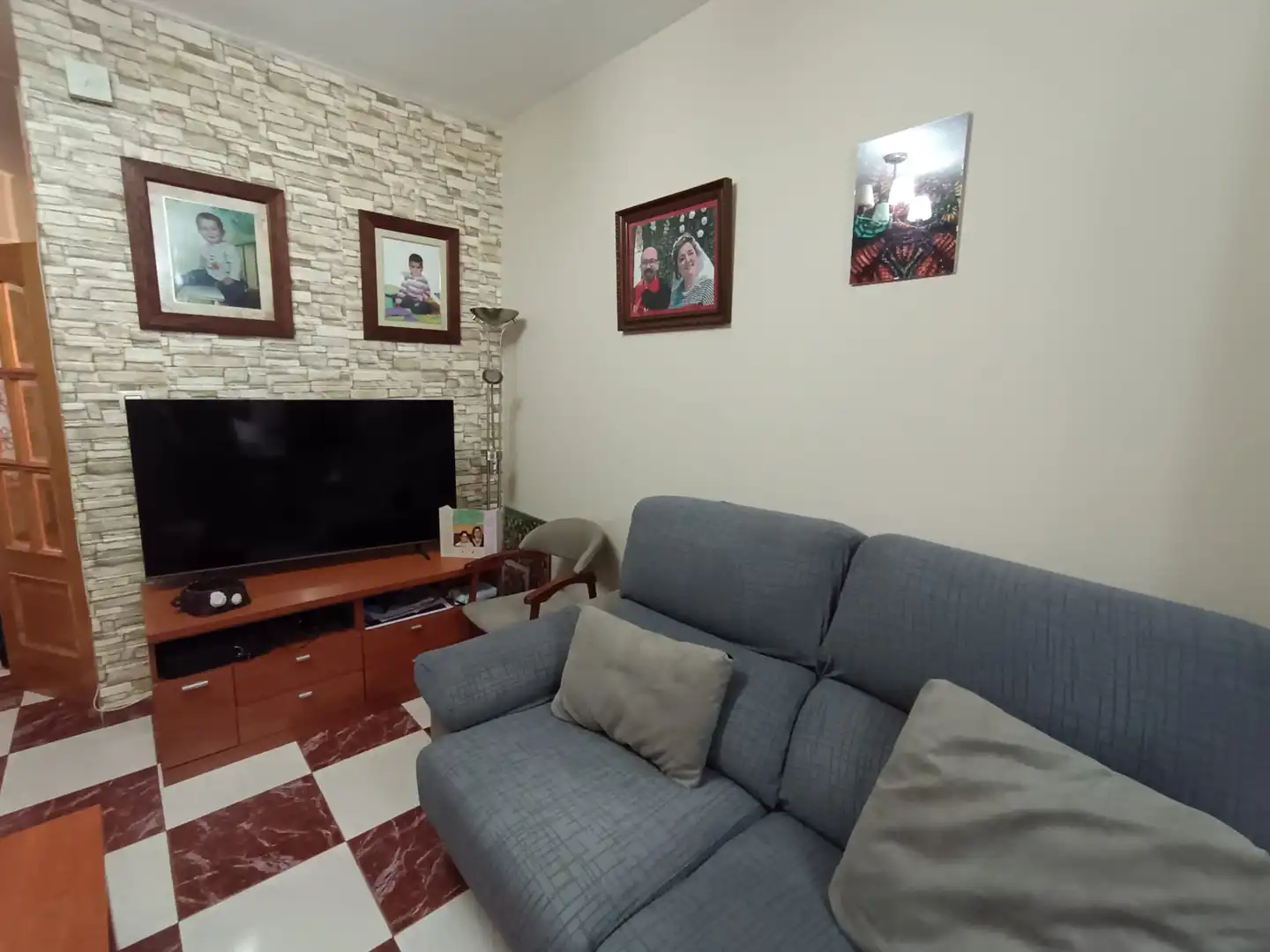Wohnzimmer von Einfamilien-Reihenhaus zum Verkauf in Jaén mit Klimaanlage, Heizung und Terrasse
