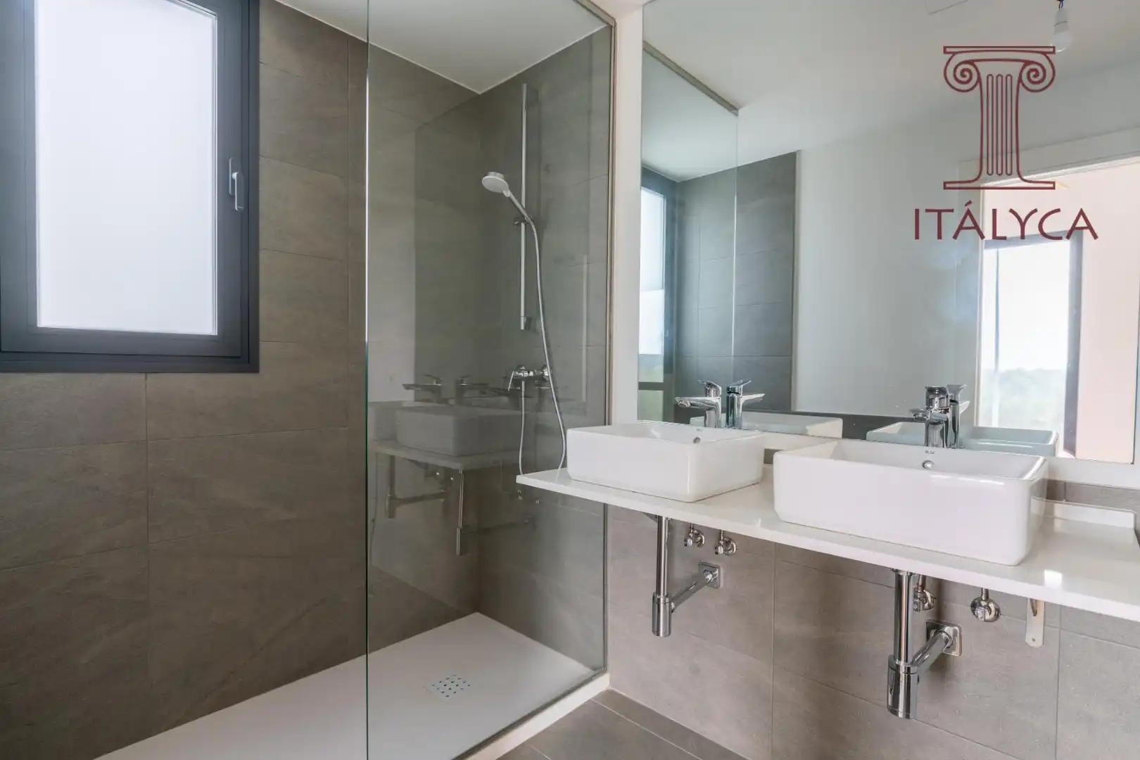 Bathroom of Detached homes for sale in Mairena del Aljarafe  with Heating, Private garden and Terrace