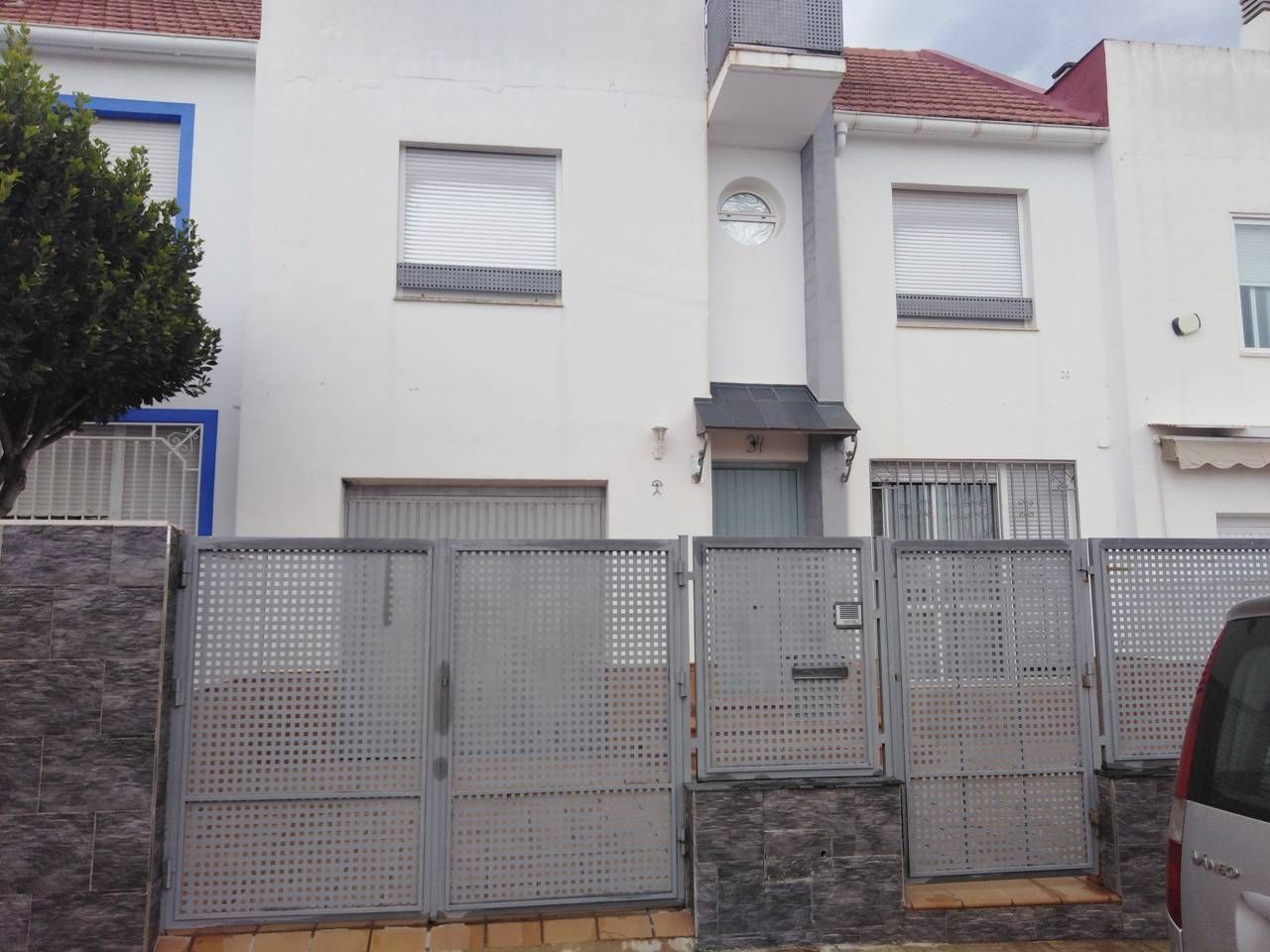 Vista exterior de Casa adosada en venda en Almansa amb Calefacció, Terrassa i Traster