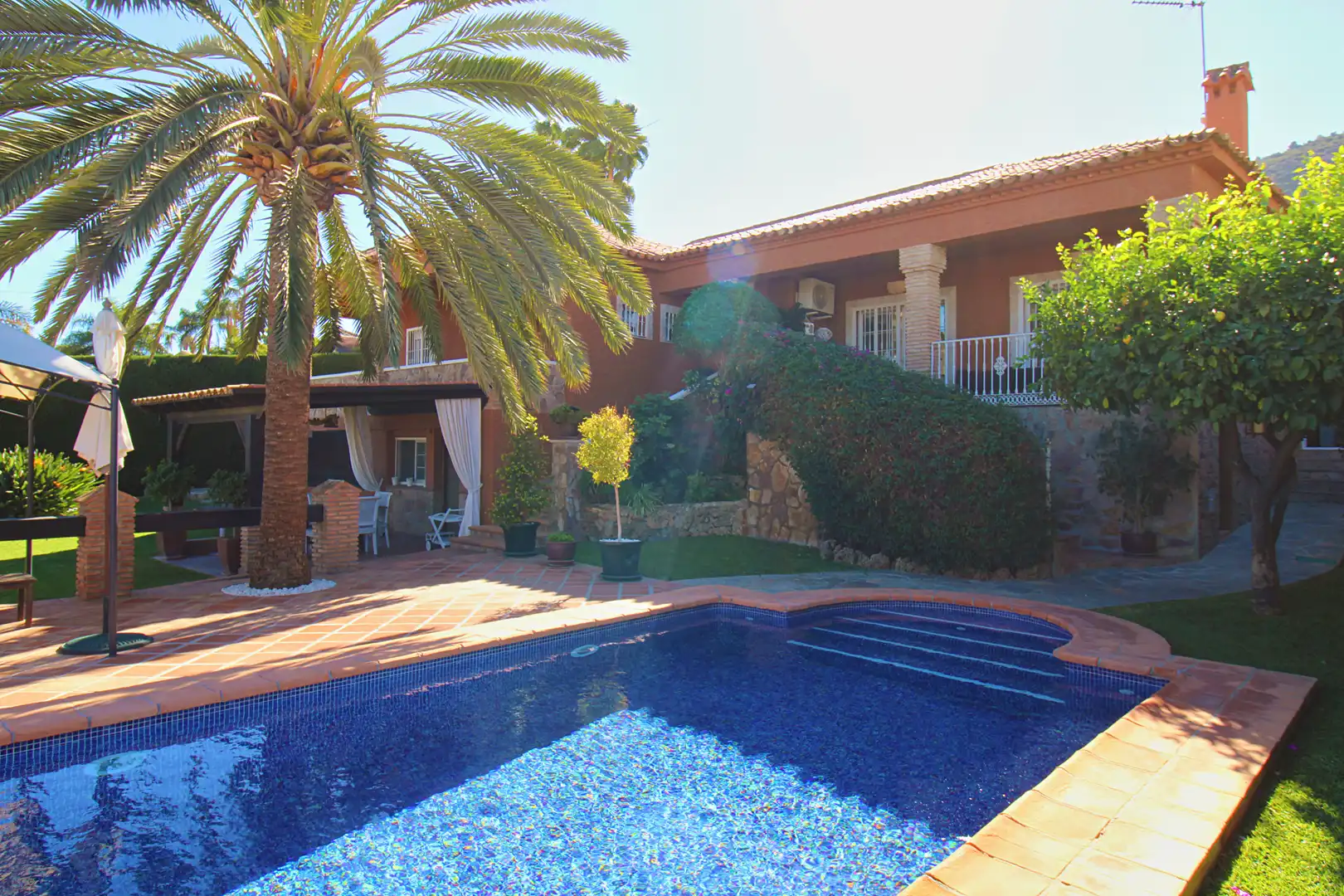 Jardí de Casa o xalet en venda en Alhaurín de la Torre amb Aire condicionat, Jardí privat i Terrassa