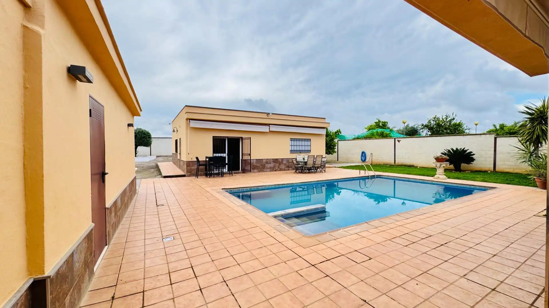Piscina de Casa o xalet en venda en Alcalá de Guadaira amb Aire condicionat, Jardí privat i Terrassa