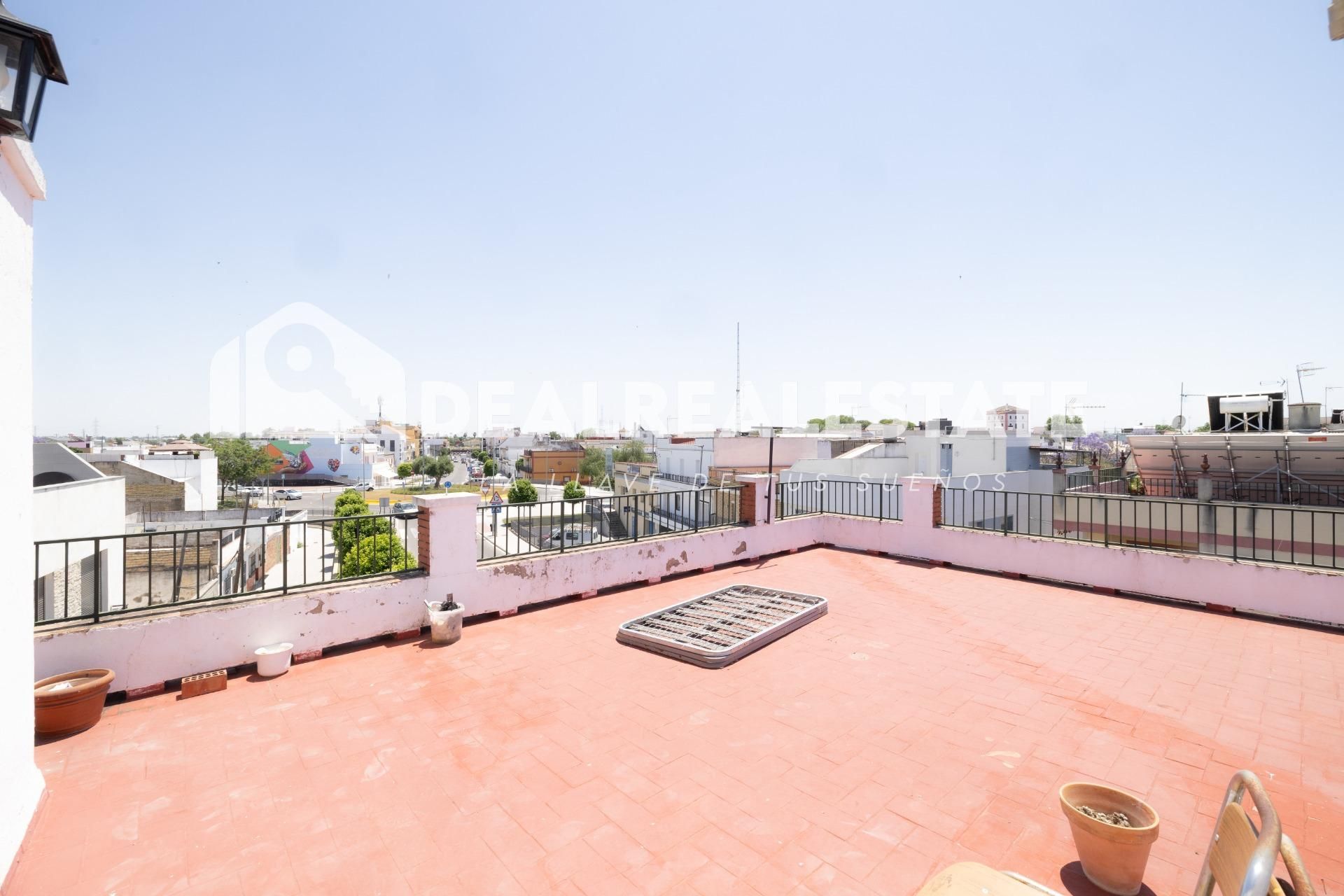 Terrace of House or chalet for sale in La Rinconada  with Air Conditioner, Terrace and Storage room