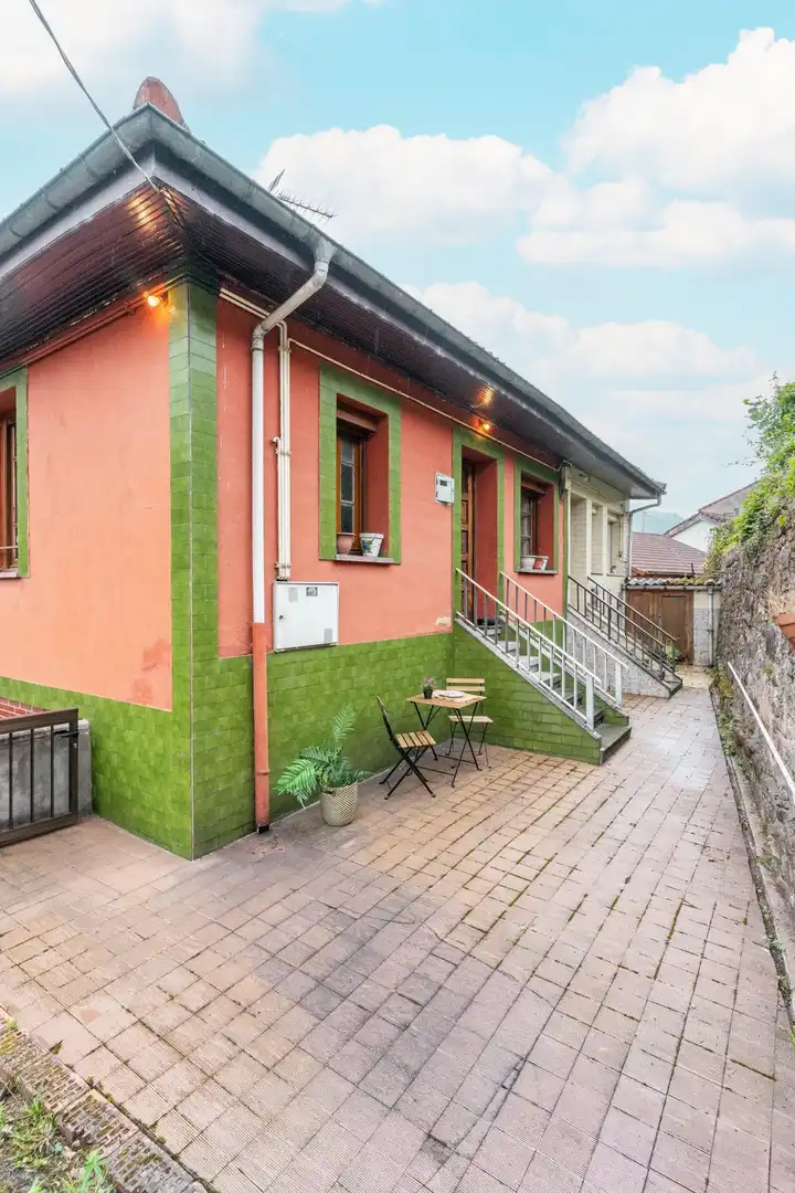Vista exterior de Casa adosada en venta en Mieres (Asturias)