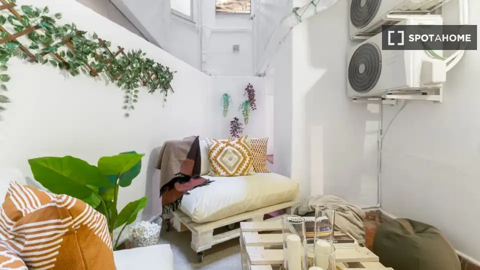 Balcony of Flat for share in Barcelona  with Air Conditioner, Heating and Terrace