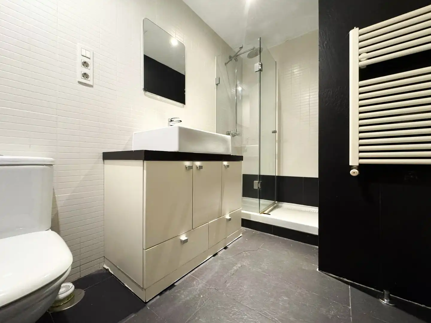 Baño de Piso en venta en Madrid con Calefacción y Amueblado
