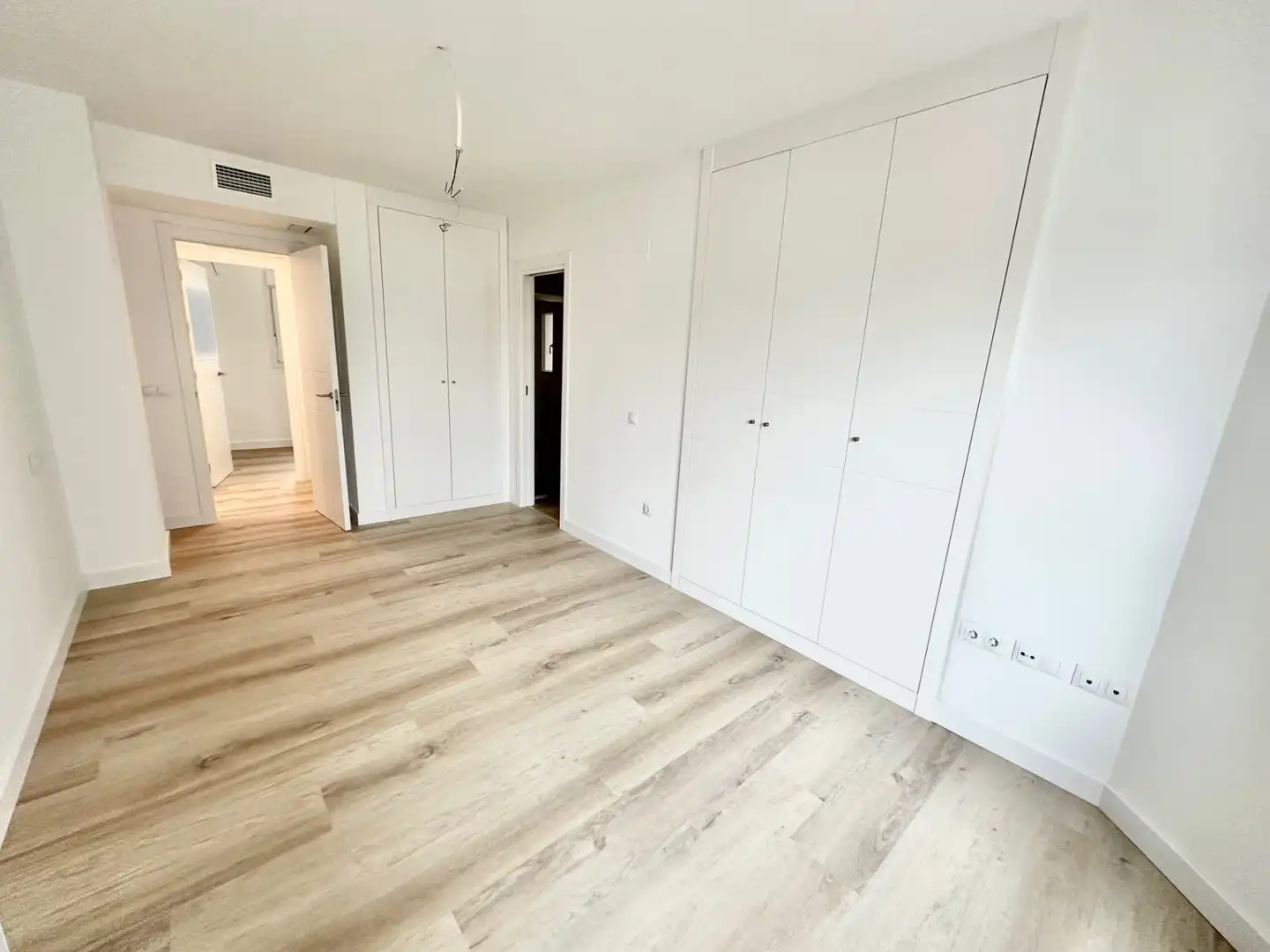 Schlafzimmer von Wohnungen zur Miete in Marbella mit Klimaanlage, Terrasse und Schwimmbad