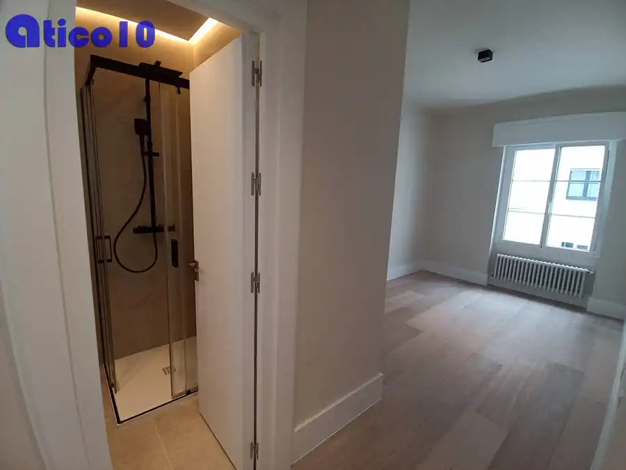 Flat for rent in Calle Asturias, Parque San Francisco - Uría