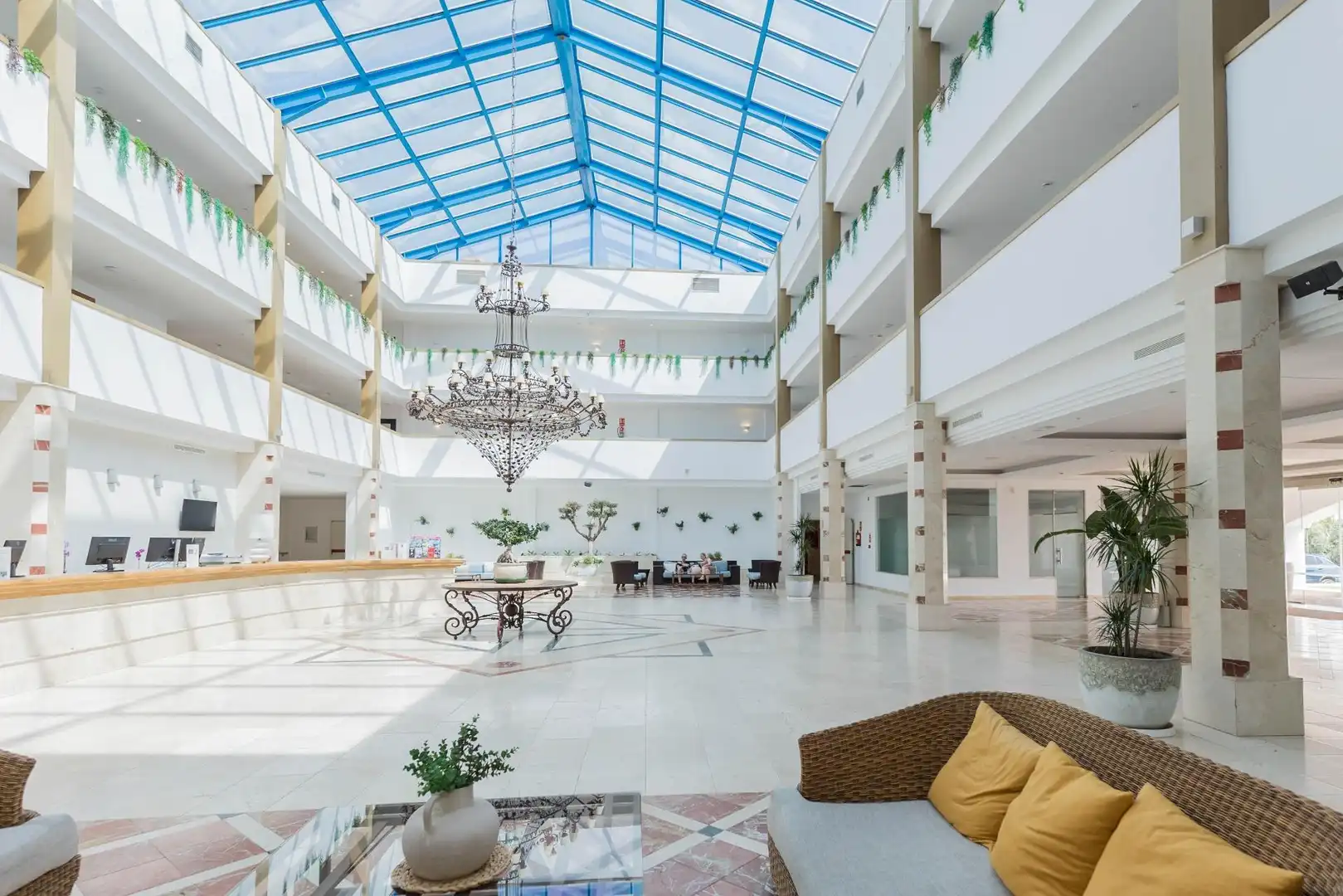 Flat for sale in Benahavís  with Air Conditioner, Heating and Private garden