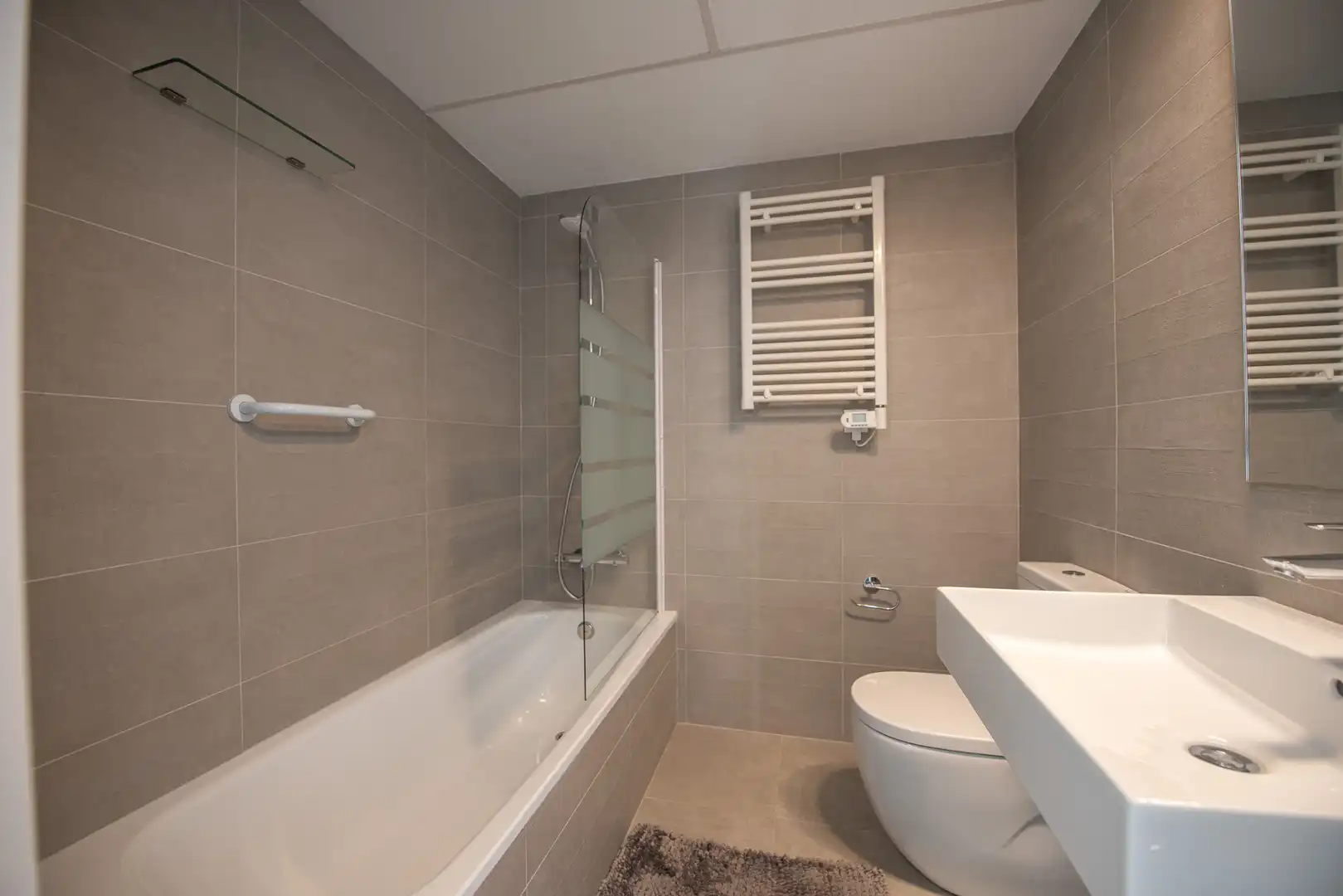 Bathroom of Flat for sale in Castell d'Aro, Platja d'Aro i s'Agaró  with Air Conditioner, Heating and Terrace