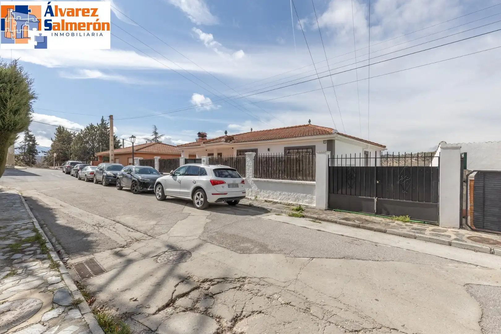 Vista exterior de Casa o xalet en venda en Huétor de Santillán amb Calefacció i Piscina