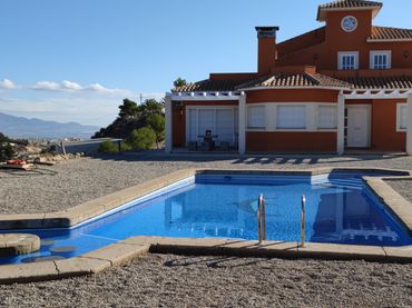 Villa avec balcon à vendre à Totana