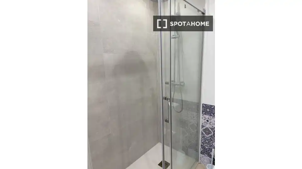 Badezimmer von Wohnungen zur untervermieten in Valdemorillo mit Klimaanlage, Terrasse und Möbliert