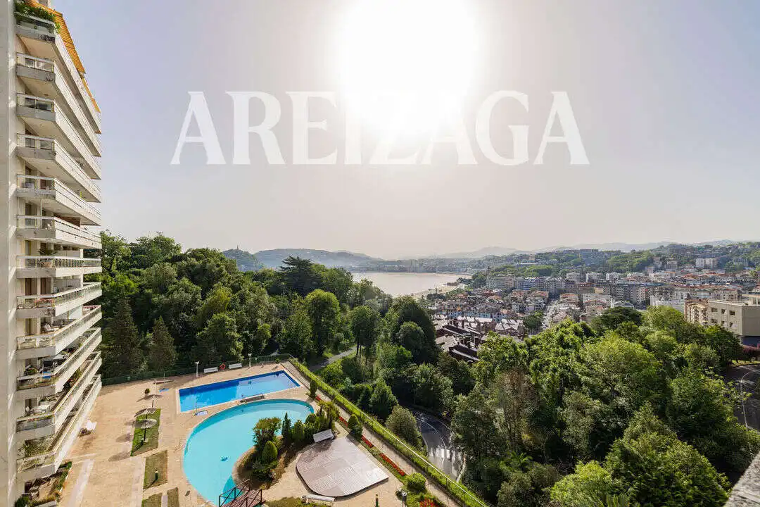 Habitación de Piso en venta en Donostia - San Sebastián  con Aire acondicionado, Calefacción y Jardín privado
