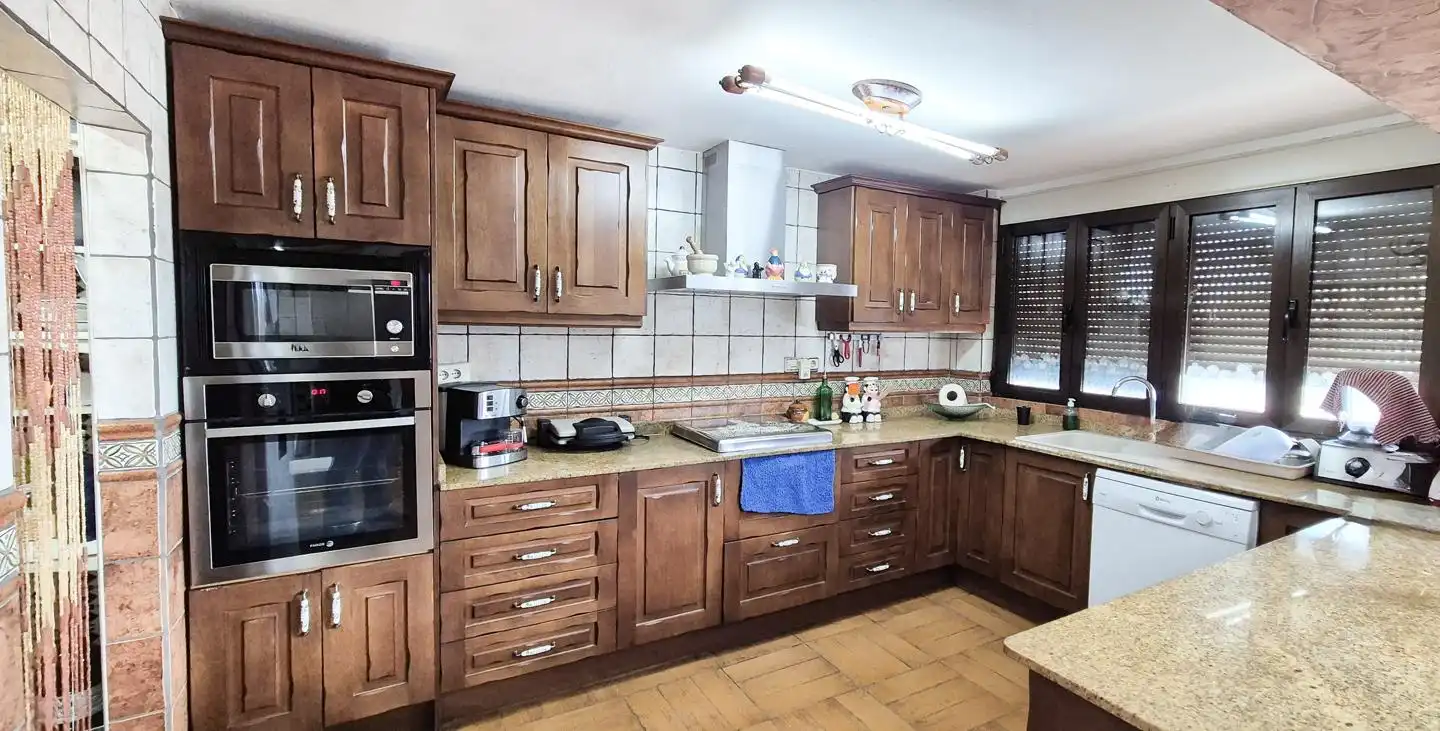 Cuina de Casa o xalet en venda en Elche / Elx amb Aire condicionat, Jardí privat i Traster