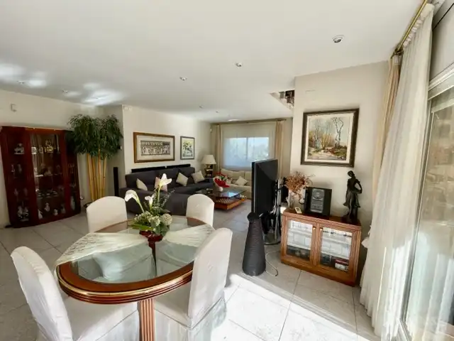 Sala de estar de Casa o chalet en venta en Cerdanyola del Vallès con Aire acondicionado, Calefacción y Jardín privado