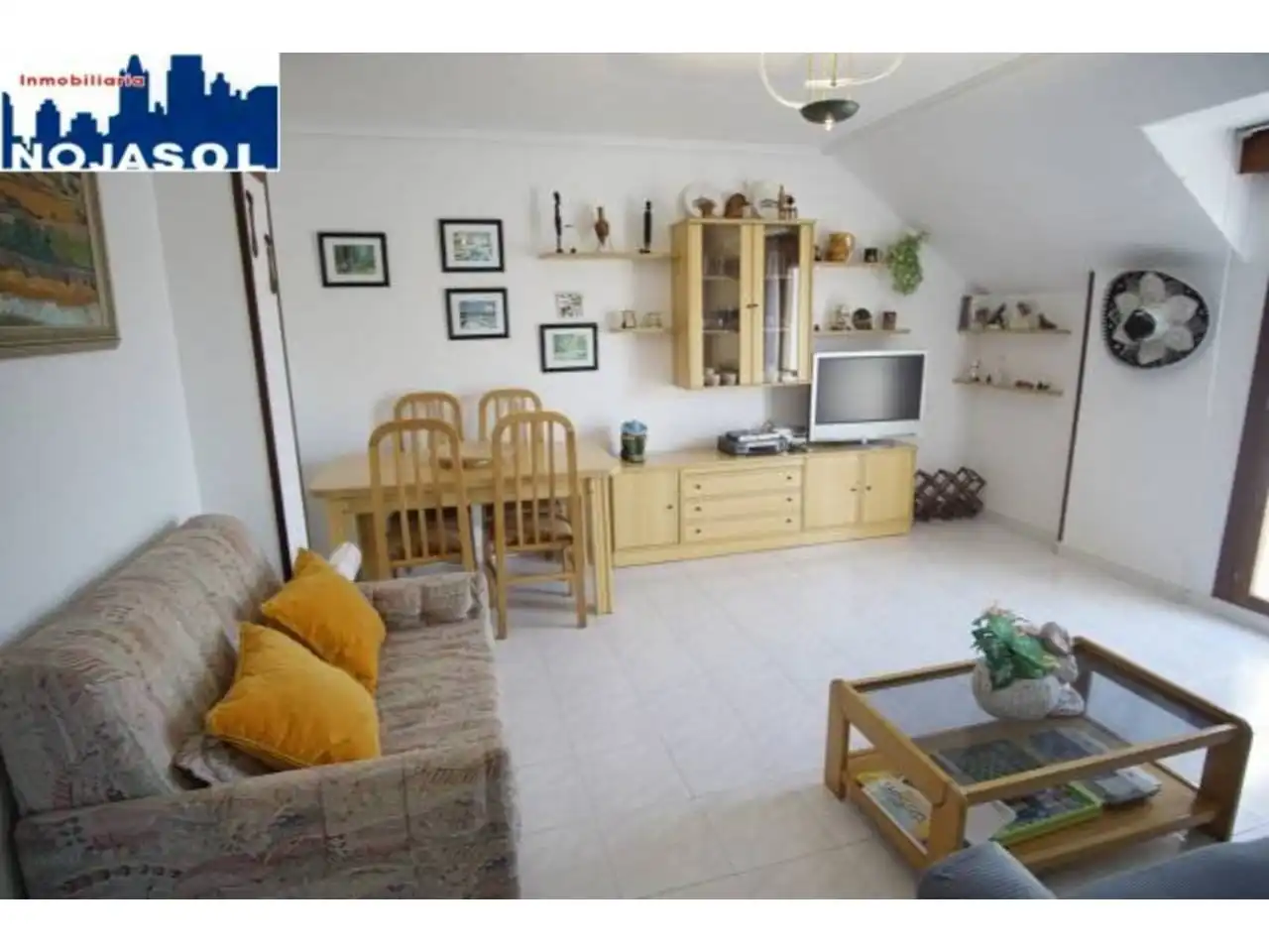 Wohnzimmer von Dachboden zur Miete in Noja mit Heizung, Terrasse und Möbliert