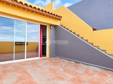 Casa bifamiliare con balcone in vendita a Suroeste