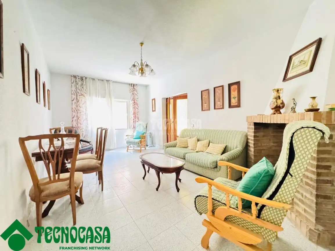 Sala d'estar de Casa adosada en venda en Los Navalmorales