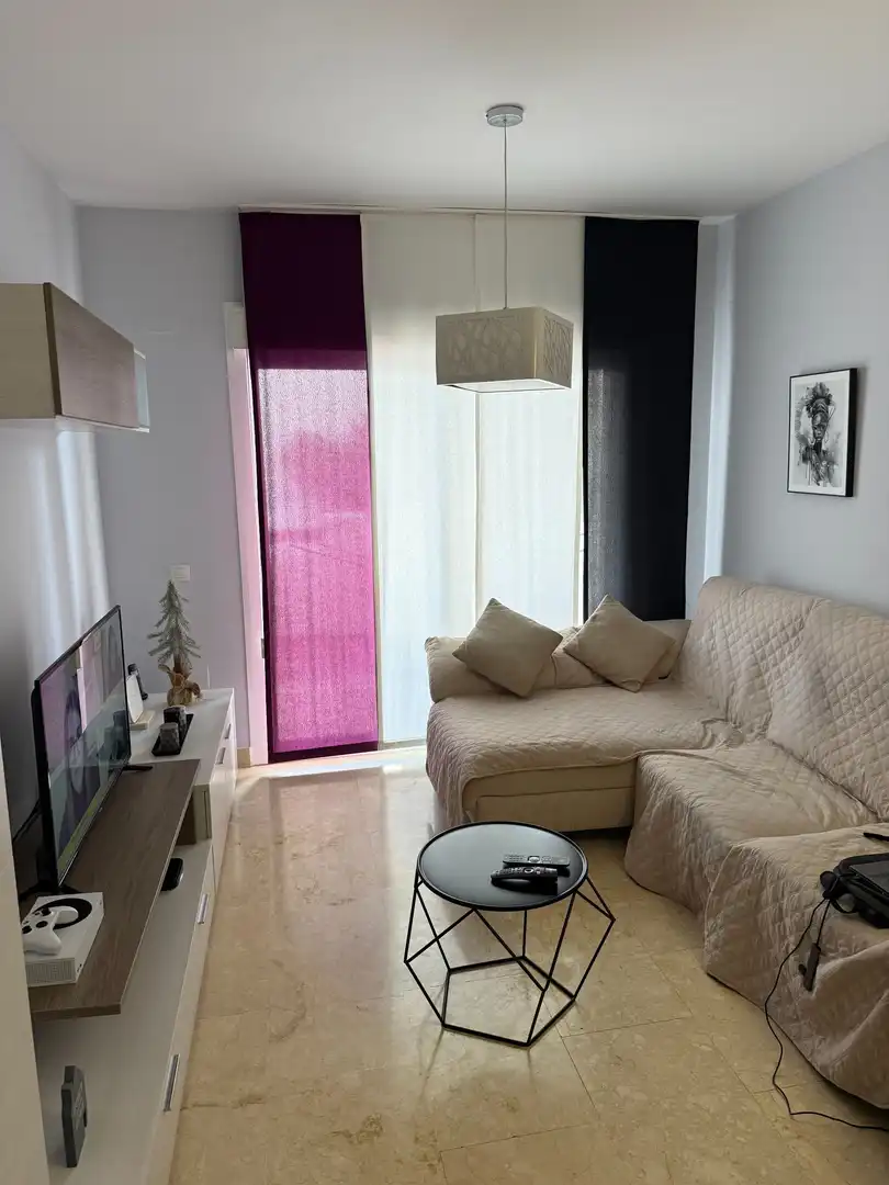Sala d'estar de Pis en venda en Benalmádena amb Aire condicionat i Piscina comunitària