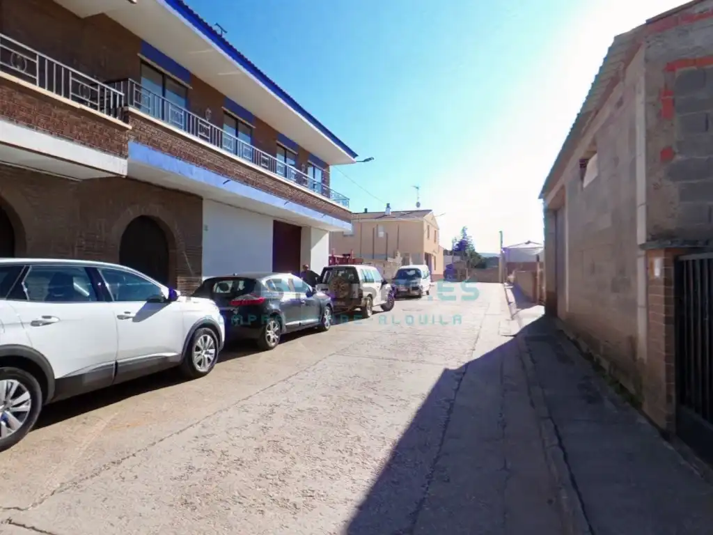 Casa con terraza en venta en Calle Democracia 4, imagen 2