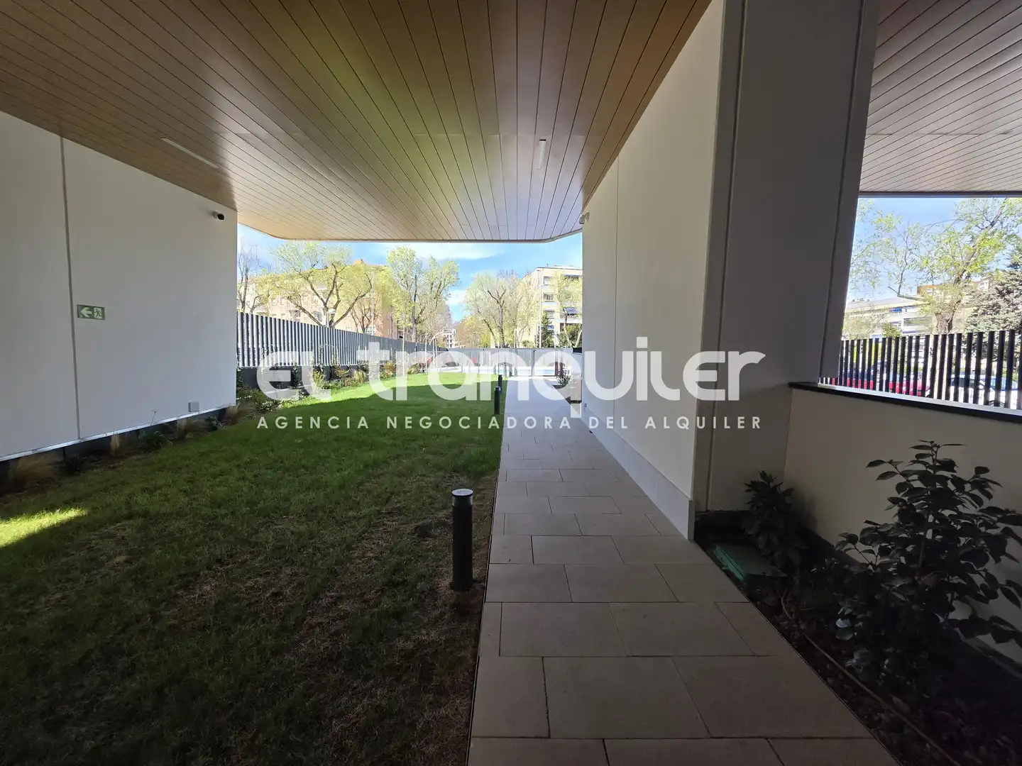 Exterior view of Flat for rent in Madrid  with Air Conditioner, Terrace and Storage room