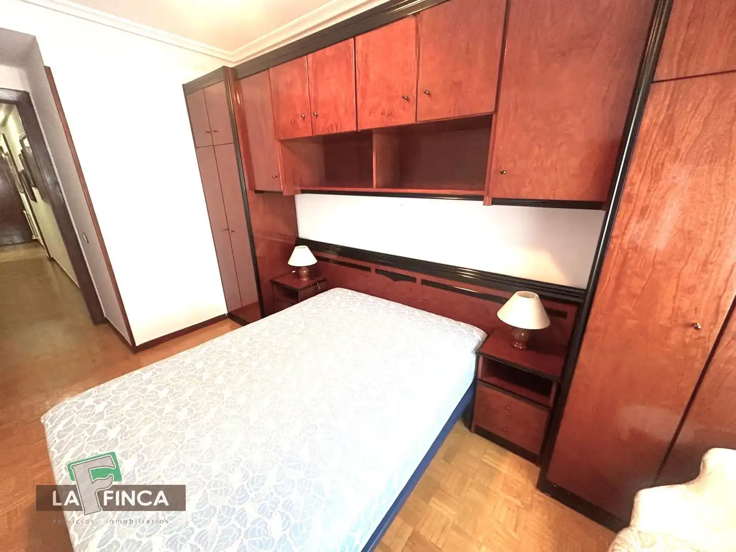 Habitación de Piso en venta en Oviedo  con Calefacción, Parquet y Amueblado