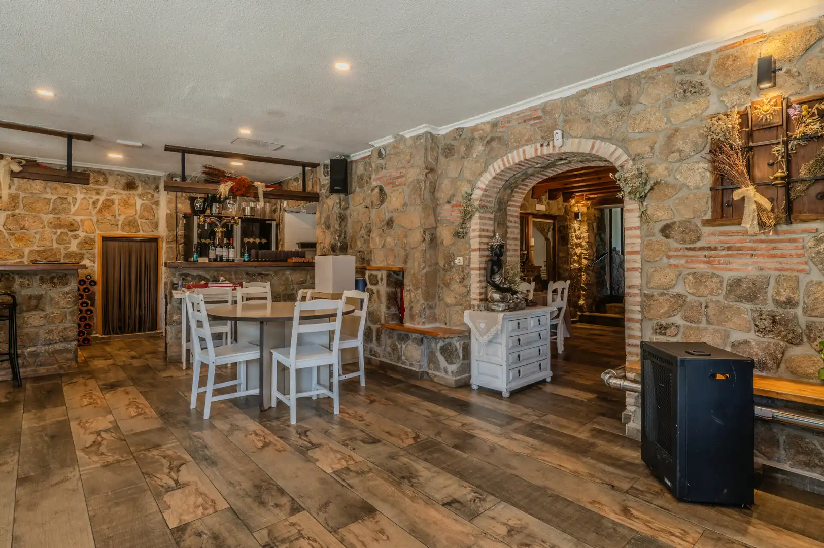 Comedor de Local en venta en Santa María de la Alameda con Calefacción, Amueblado y Alarma