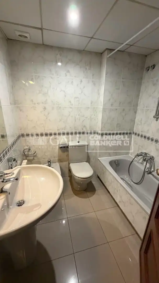 Badezimmer von Wohnung zur Miete in Andorra la Vella mit Heizung, Terrasse und Balkon