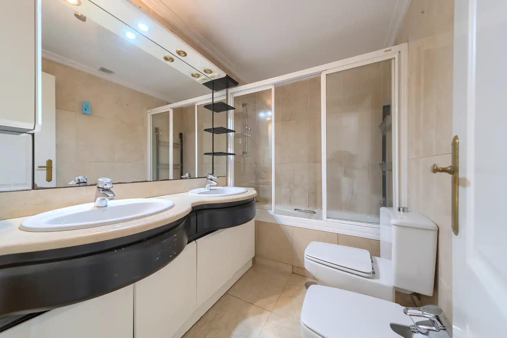 Baño de Casa adosada en venta en Madrid con Aire acondicionado, Calefacción y Terraza