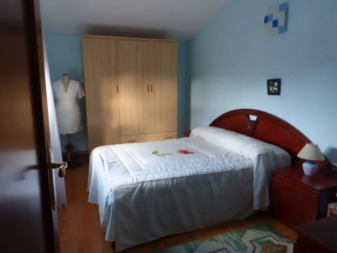 Dormitori de Casa o xalet en venda en Valle de Losa amb Calefacció i Piscina