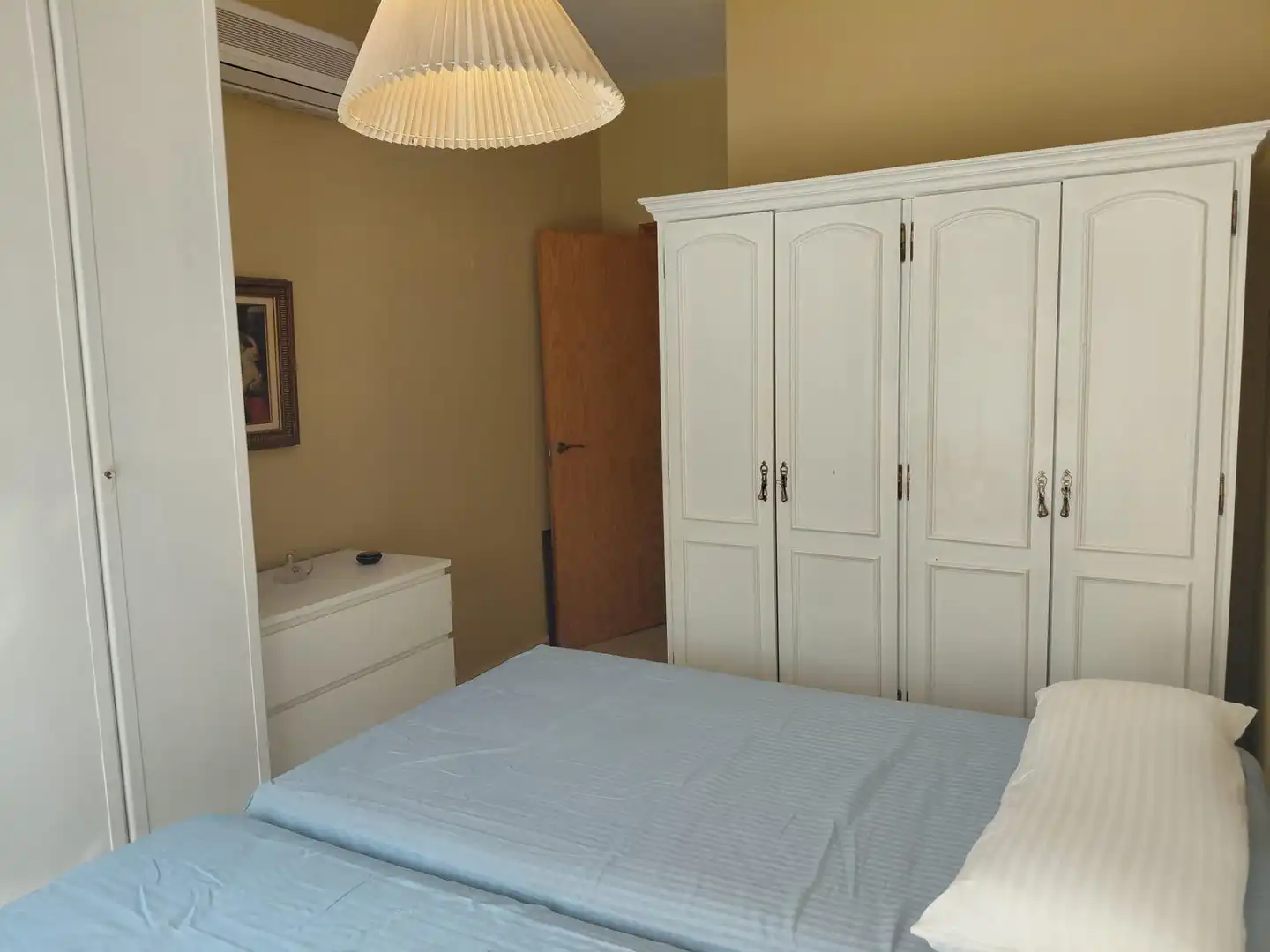 Habitación de Piso de alquiler en Camas con Aire acondicionado y Amueblado