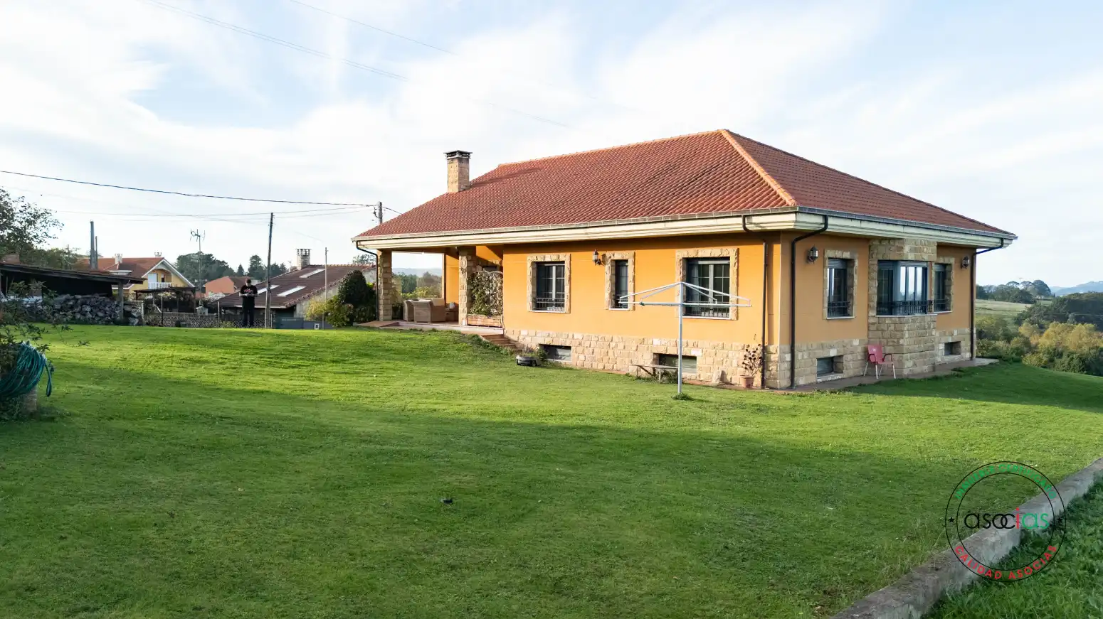Vista exterior de Casa o xalet en venda en Gijón  amb Calefacció, Parquet i Terrassa