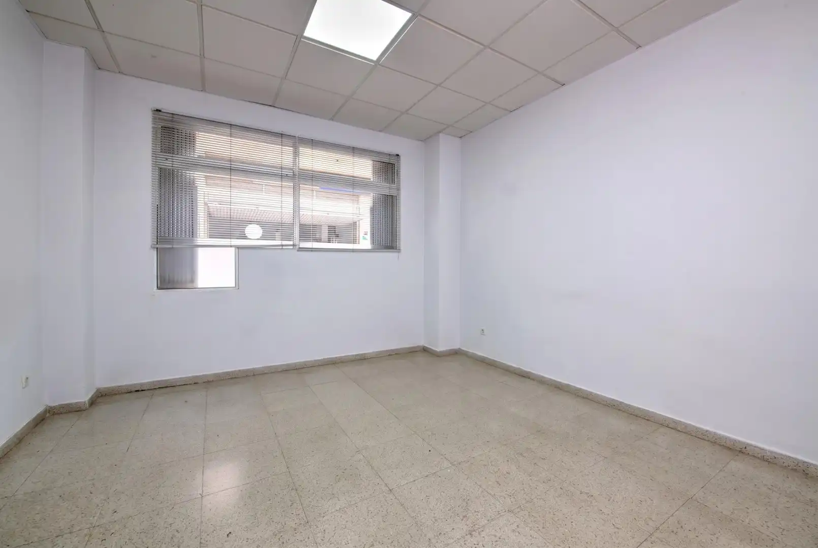 Local comercial en venda a Calle de Francisco Verdú, imagen 2