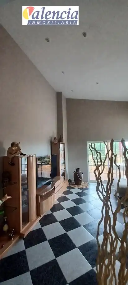 Sala de estar de Casa o chalet en venta en Chiva con Jardín privado