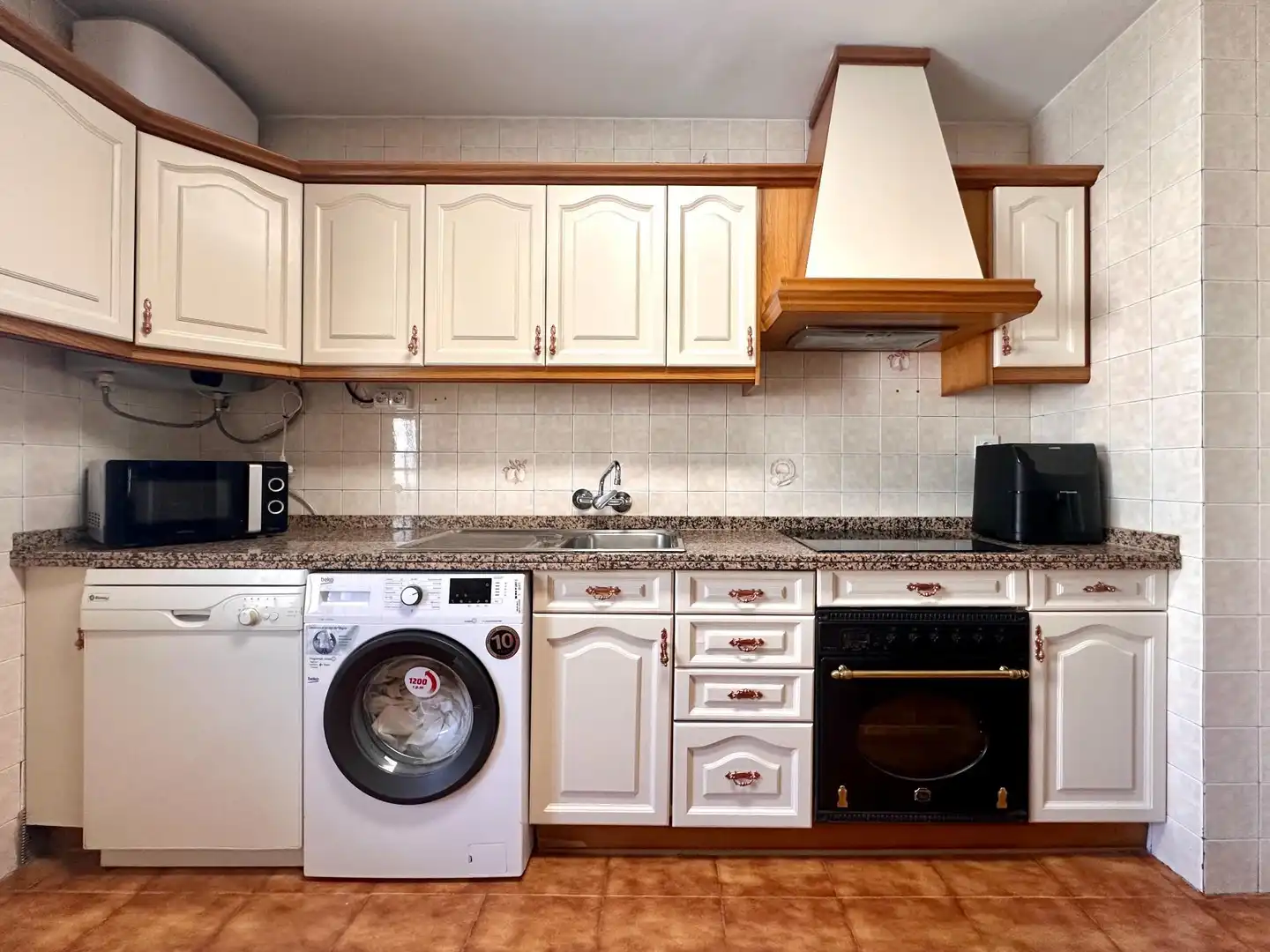 Kitchen of Flat for rent in Granada  with Air Conditioner, Heating and Terrace