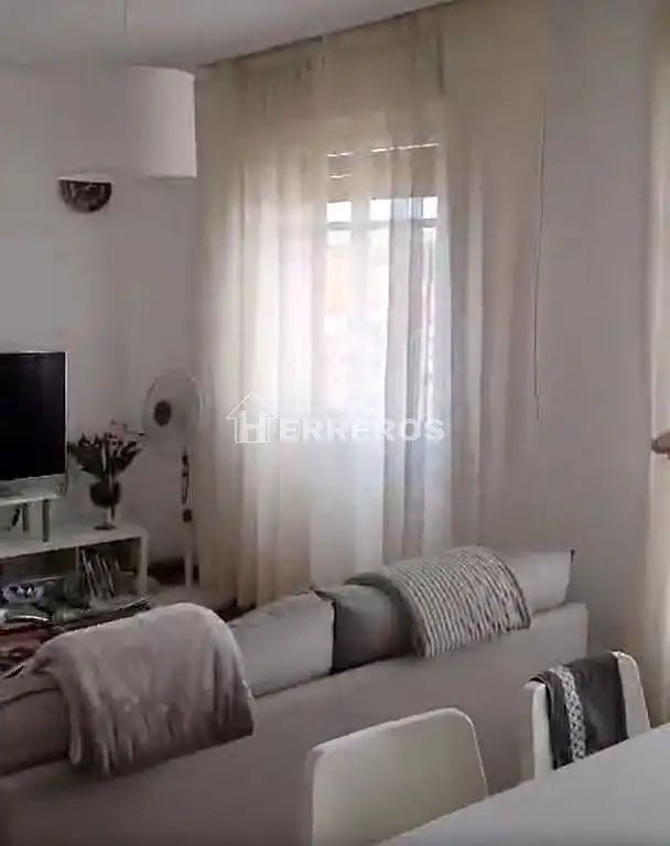 Dormitori de Apartament en venda en Albelda de Iregua amb Calefacció, Parquet i Traster