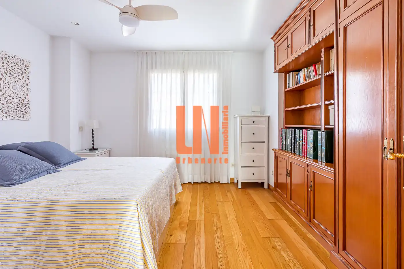 Habitación de Casa adosada en venta en Madrid con Aire acondicionado, Calefacción y Jardín privado