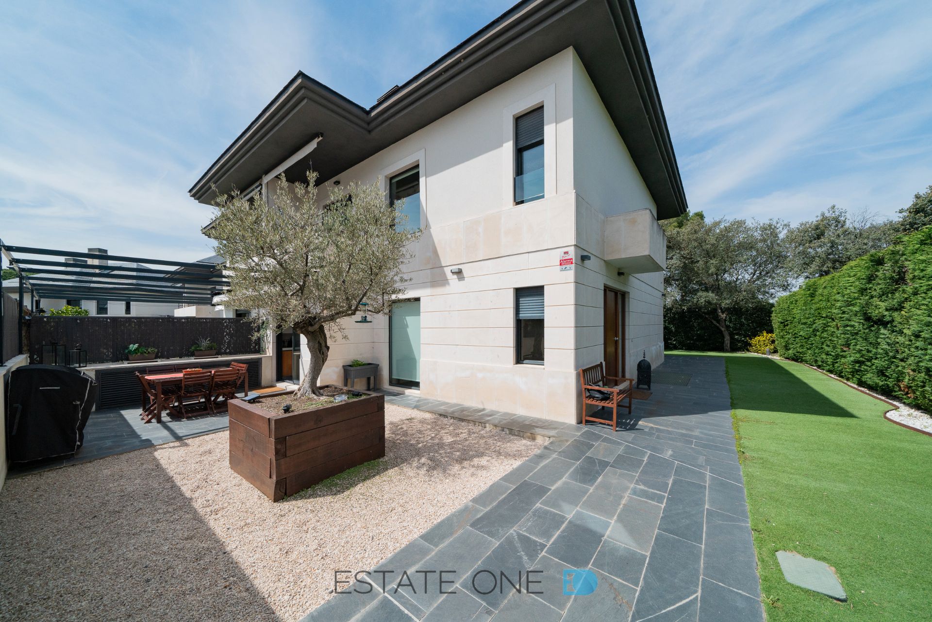Exterior view of Single-family semi-detached for sale in Boadilla del Monte  with Air Conditioner, Heating and Private garden