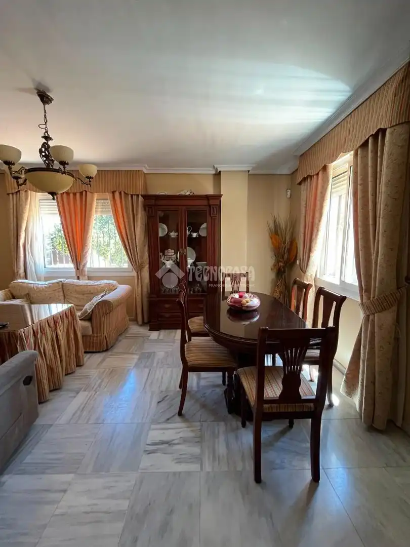 Comedor de Casa o chalet en venta en Alcalá de Guadaira con Aire acondicionado, Terraza y Amueblado