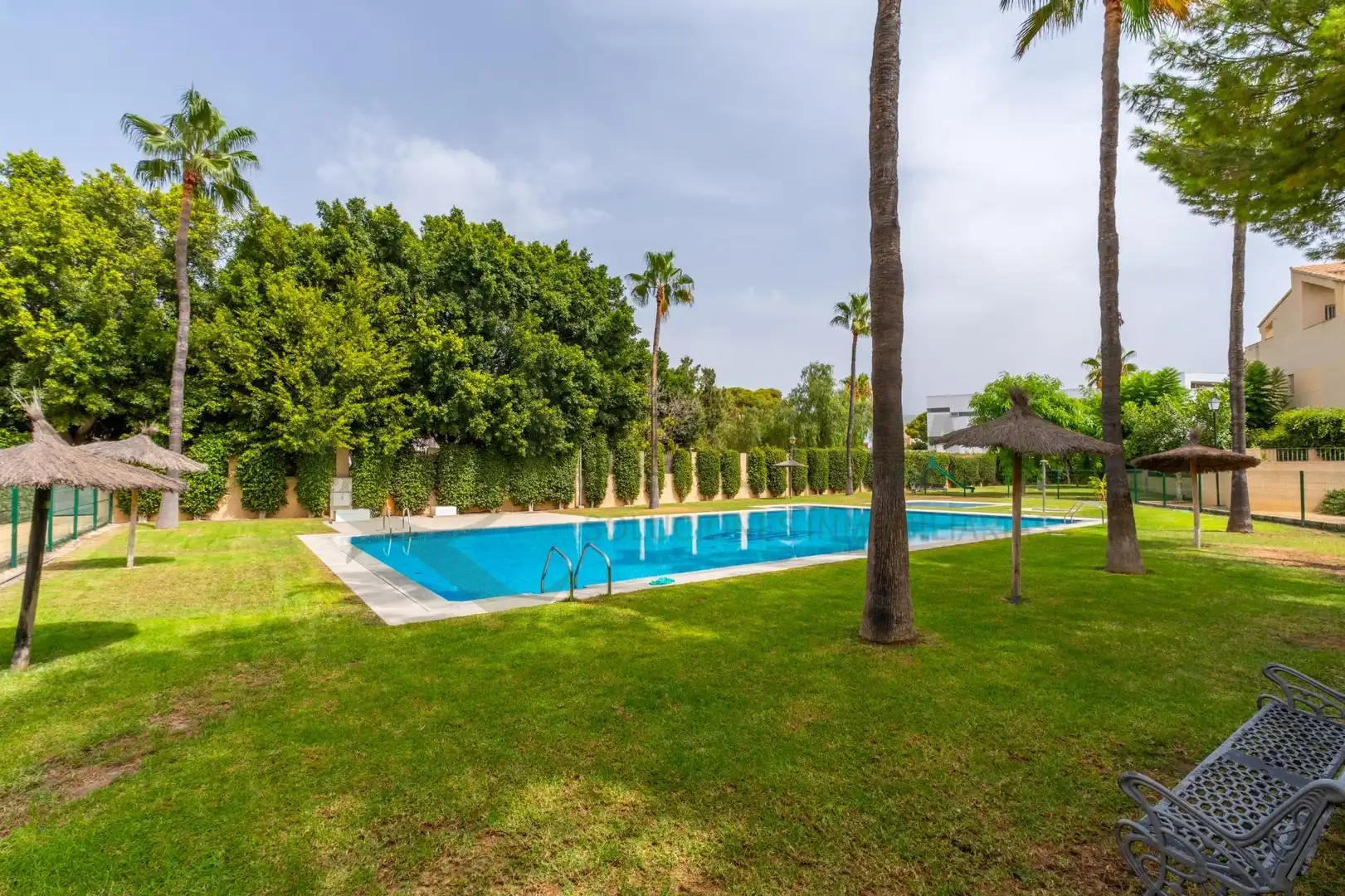 Piscina de Casa o xalet en venda en El Campello amb Aire condicionat, Calefacció i Jardí privat